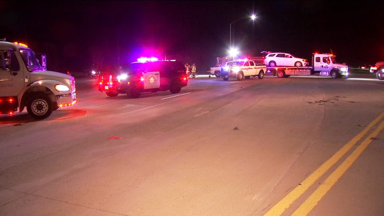 3 car crash temporarily closes Highway 180 in Fresno County