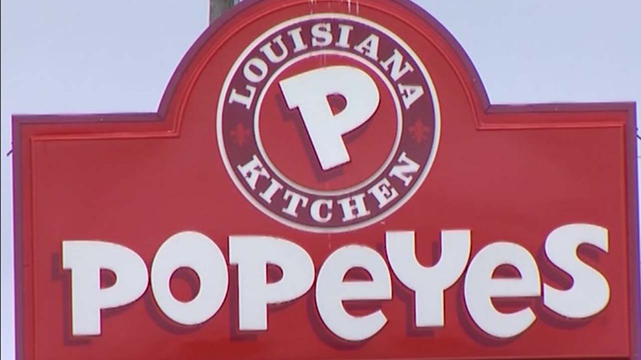 Man raises money for Popeyes worker's education
