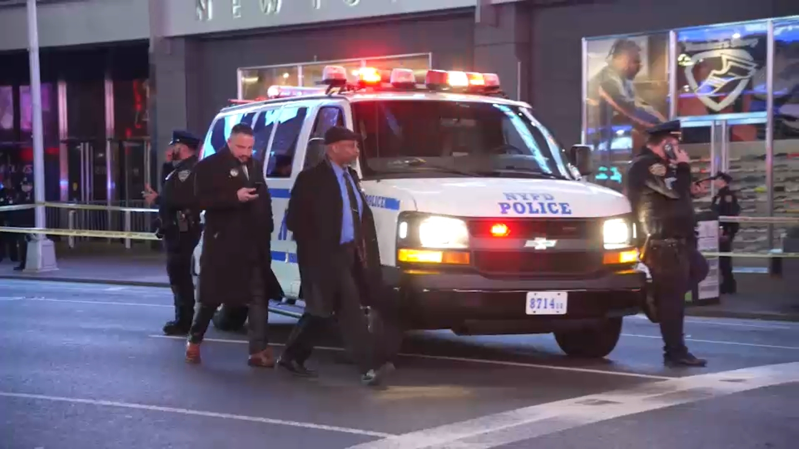 NYPD officers search for suspect who stabbed man in the back near Times ...