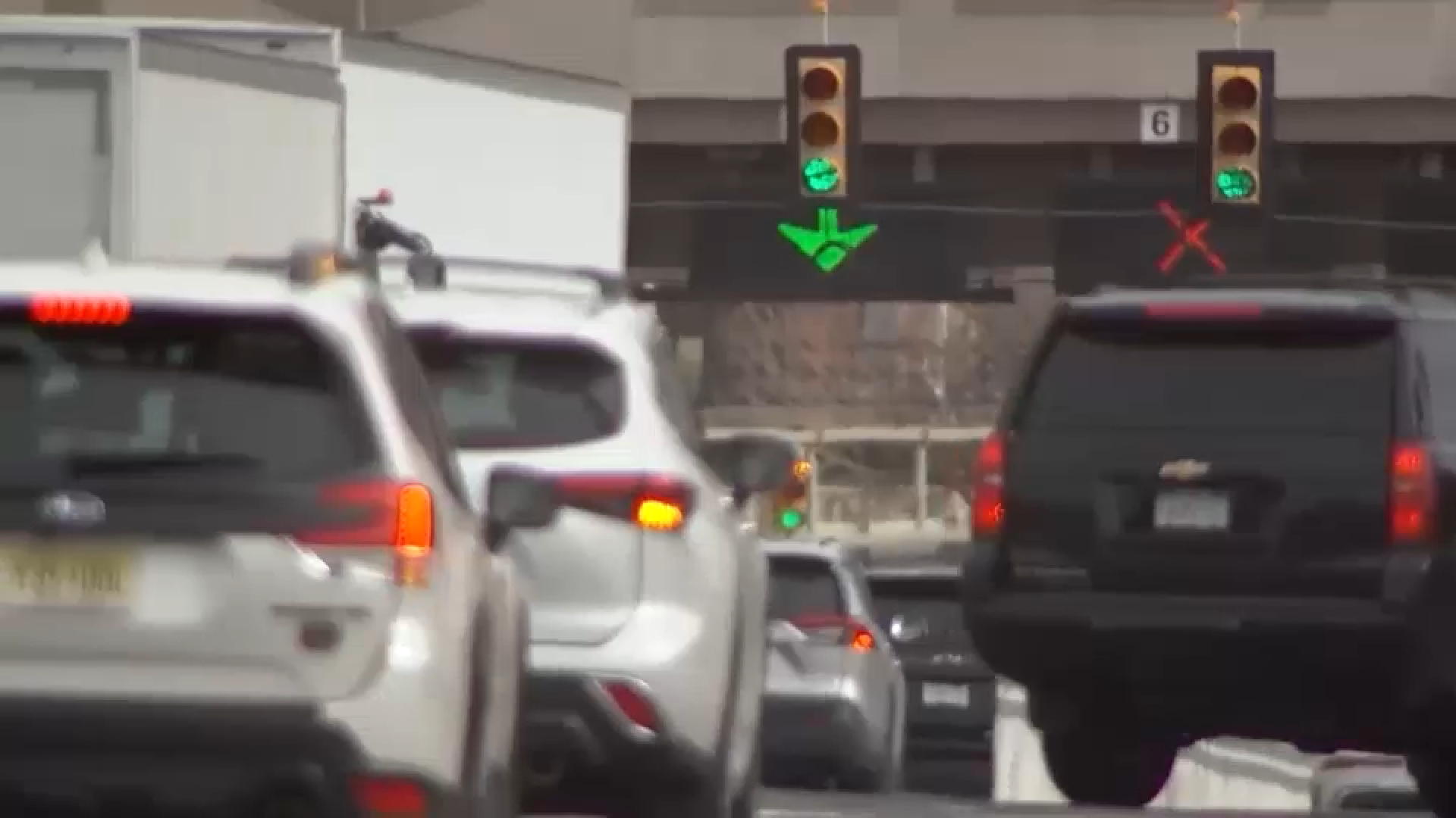 Drivers hop on steady gas prices as Thanksgiving exodus begins