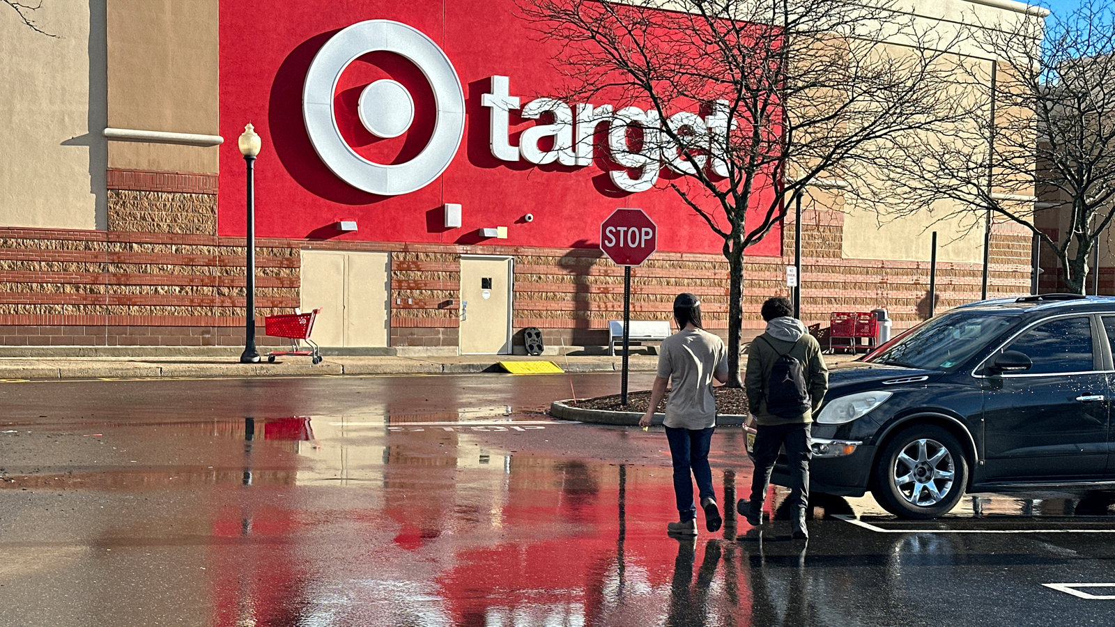 What stores are open, closed Thanksgiving Day 2025?