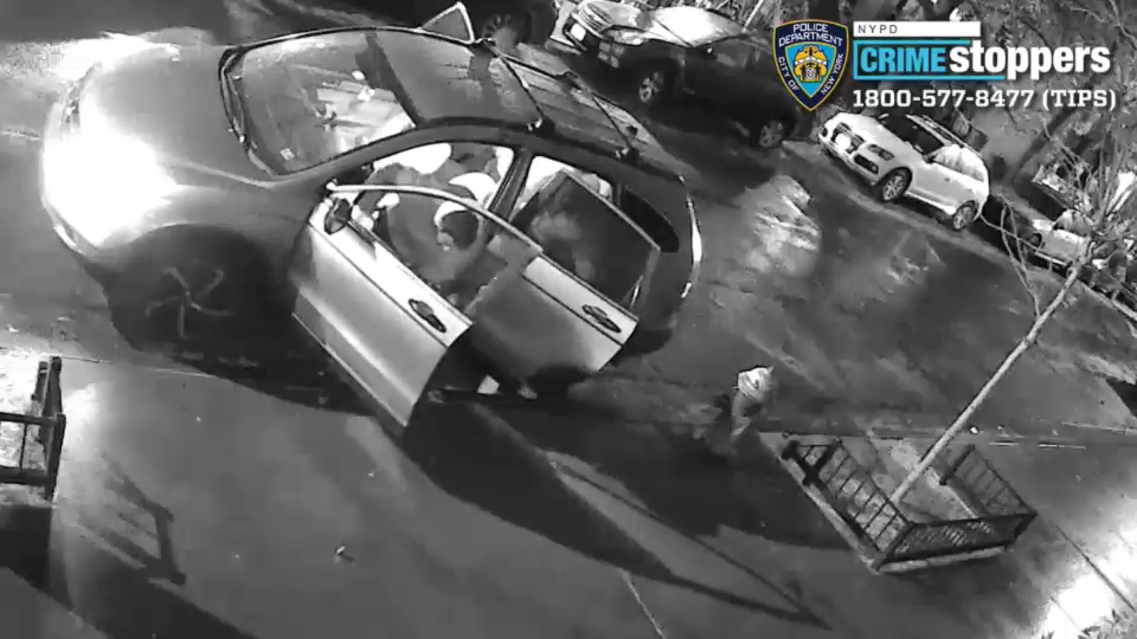 NYPD searching for 3 suspects who carjacked a driver with machete in ...