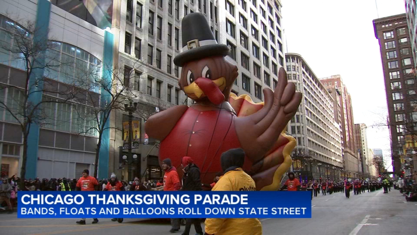 Chicago Thanksgiving Parade marches through the Loop, holiday meal giveaways held across area