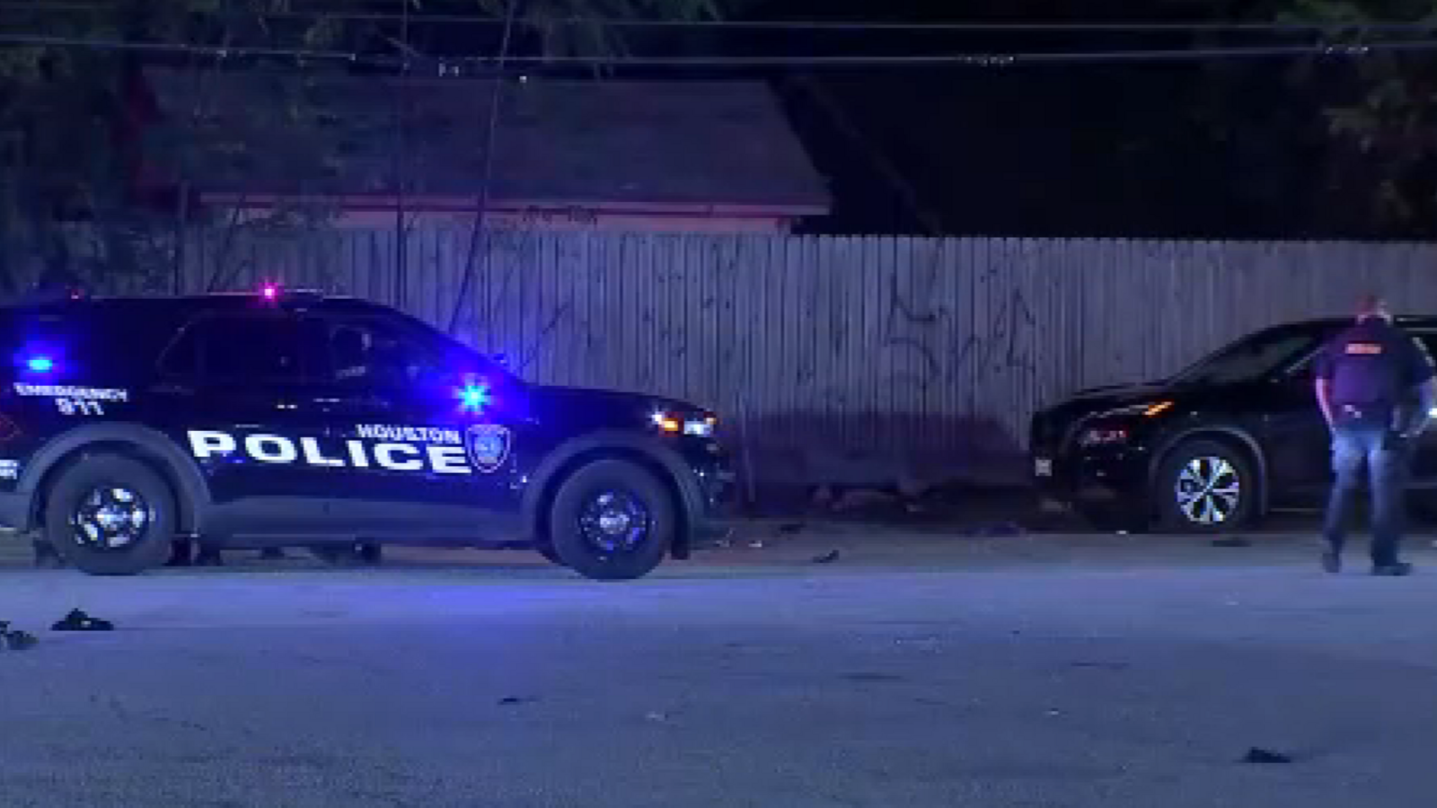 Man killed, woman hurt following parking lot shooting in southwest Houston, HPD says