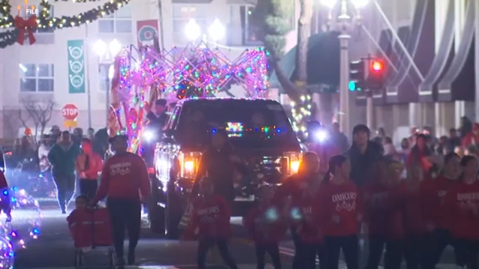 Hanford kicks off holiday season with downtown Christmas parade Friday night