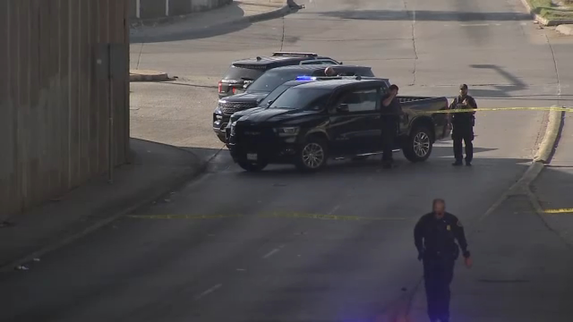 1 dead after officer discharges weapon in north Houston, HPD says