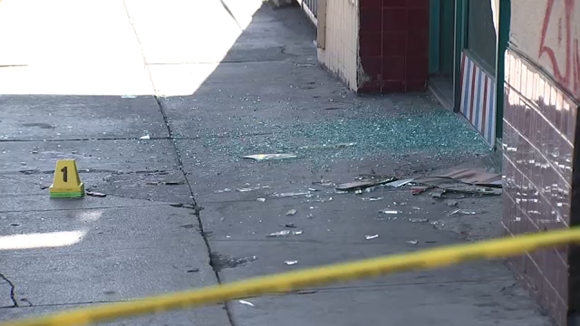 Man stabbed himself with broken glass before police shooting: police