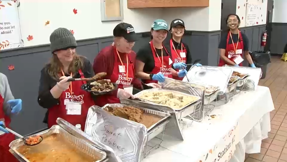 Bowery Mission distributes thousands of Thanksgiving meals to struggling New Yorkers