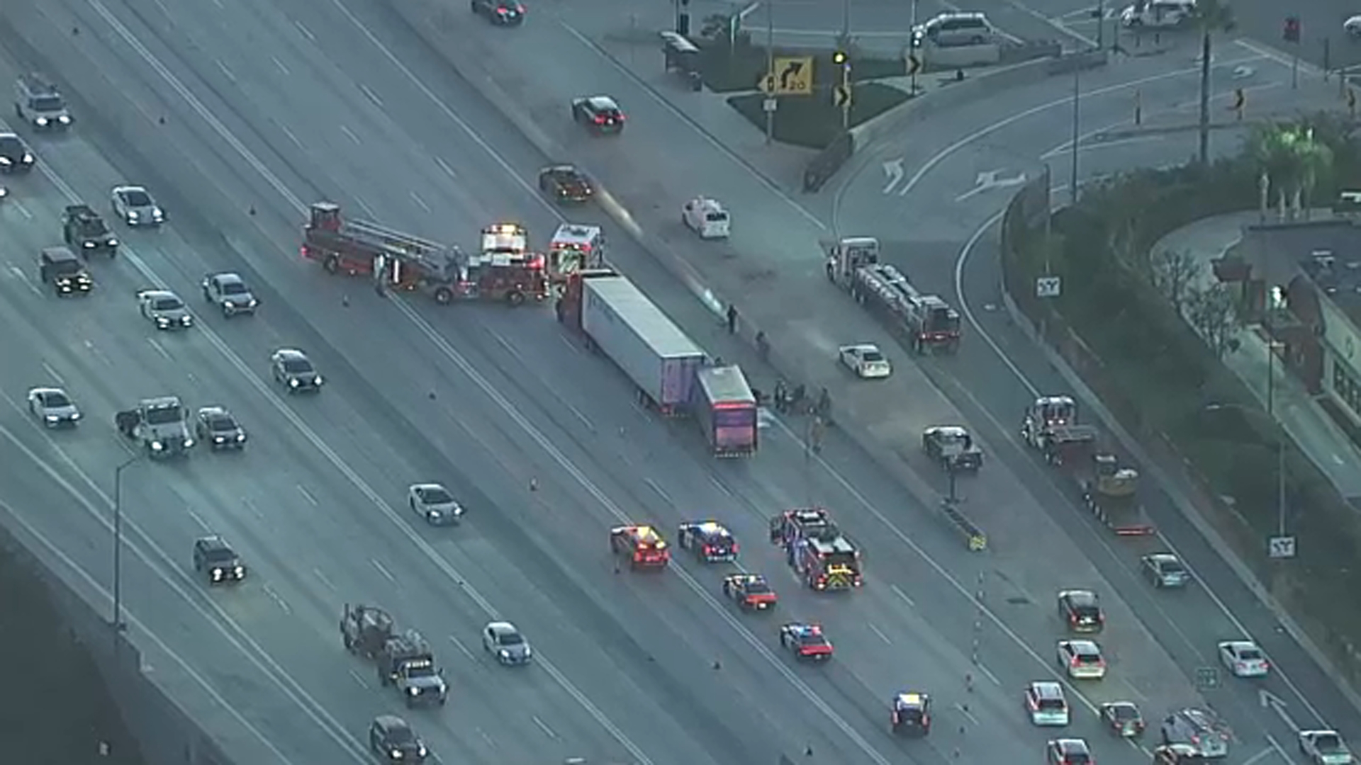 All eastbound lanes of 10 Fwy shut down in Baldwin Park following big rig crash