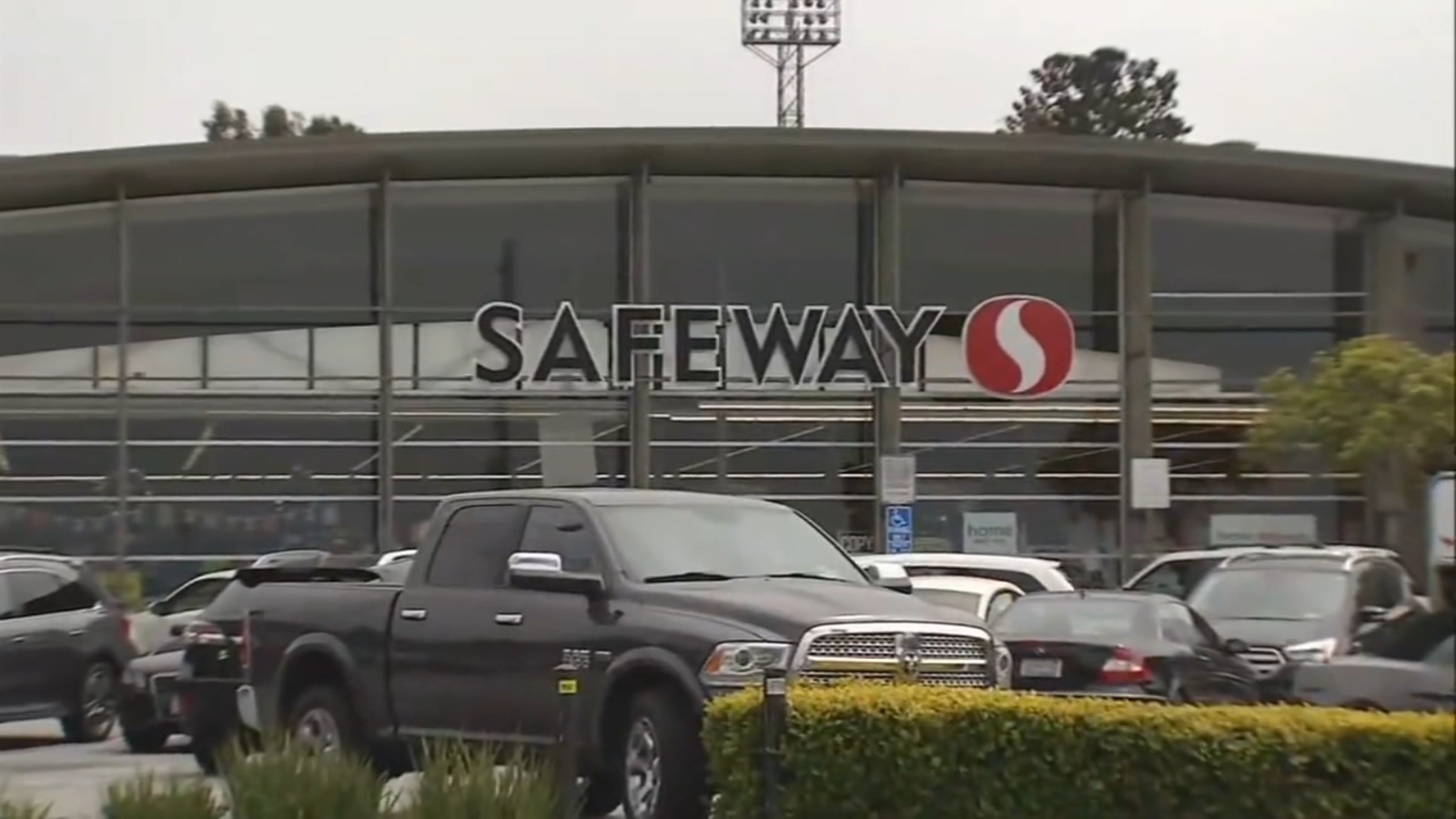 SF Marina Safeway popular with singles might be getting a makeover