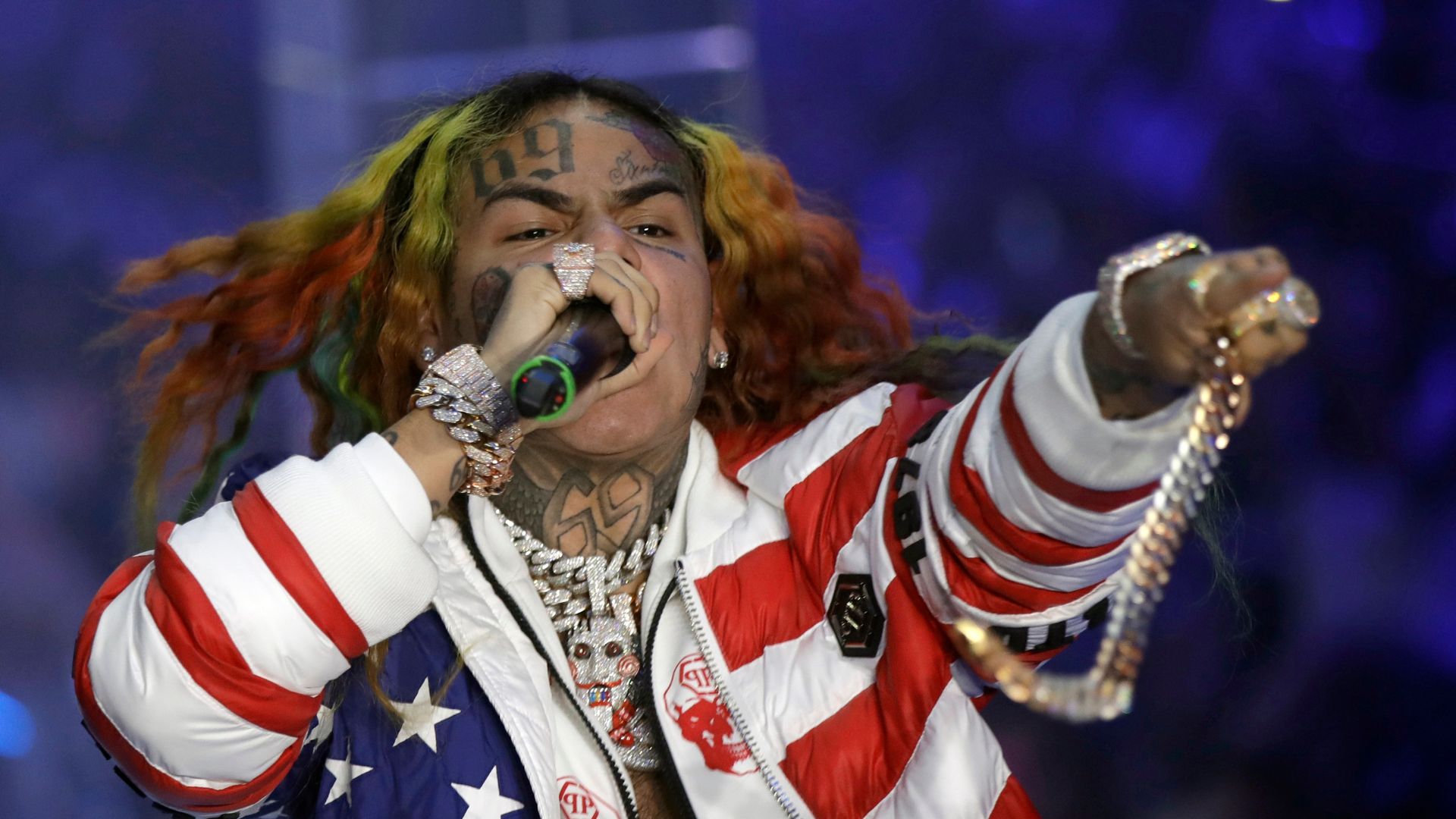 Rapper Tekashi 6ix9ine turns himself in to jail for 3-month sentence