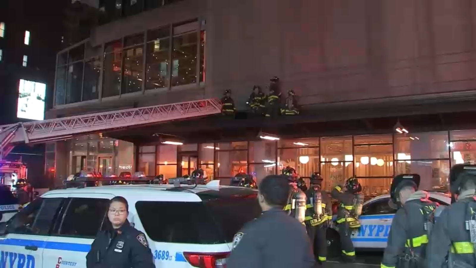 Fire breaks out at Manhattan restaurant