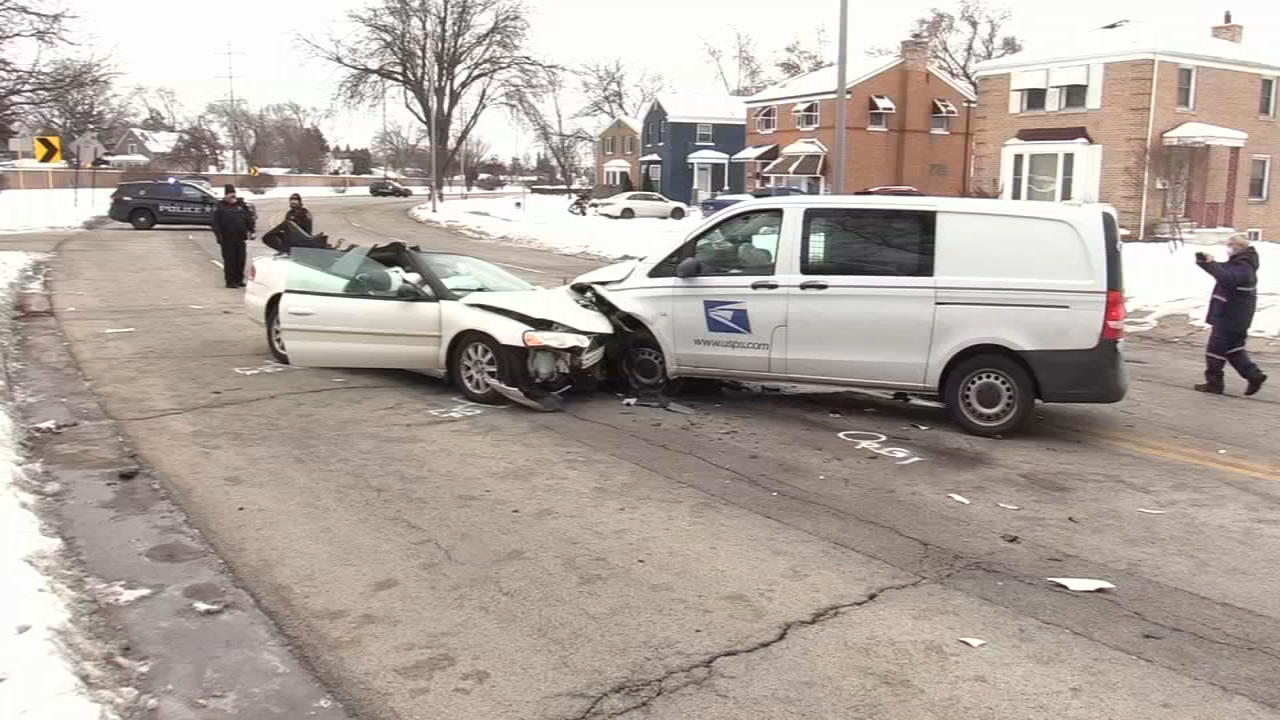 USPS truck crashes head-on into car, killing suburban woman: Police
