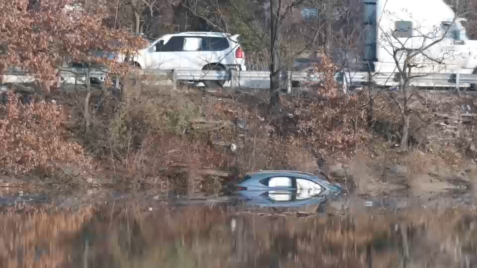 Car careens into Passaic River during three-car crash in Nutley - ABC7 New York