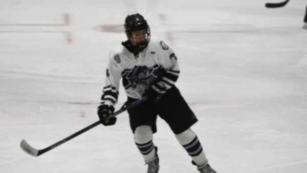 Parents, students outraged after hockey team suddenly cut
