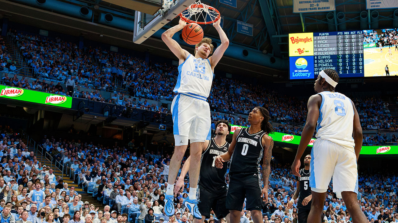 North Carolina's Henri Veesaar dunks against Georgetown on Sunday in Chapel Hill.