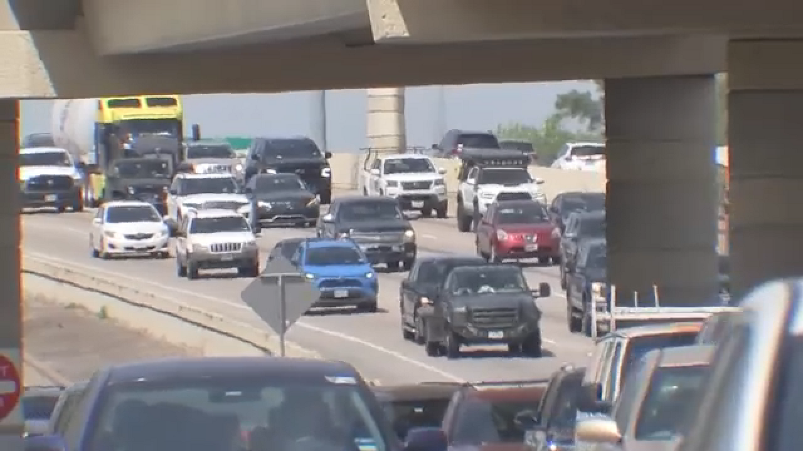 Several I-10 ramps close ahead of scheduled traffic shift for White Oak Bayou project, TxDOT says