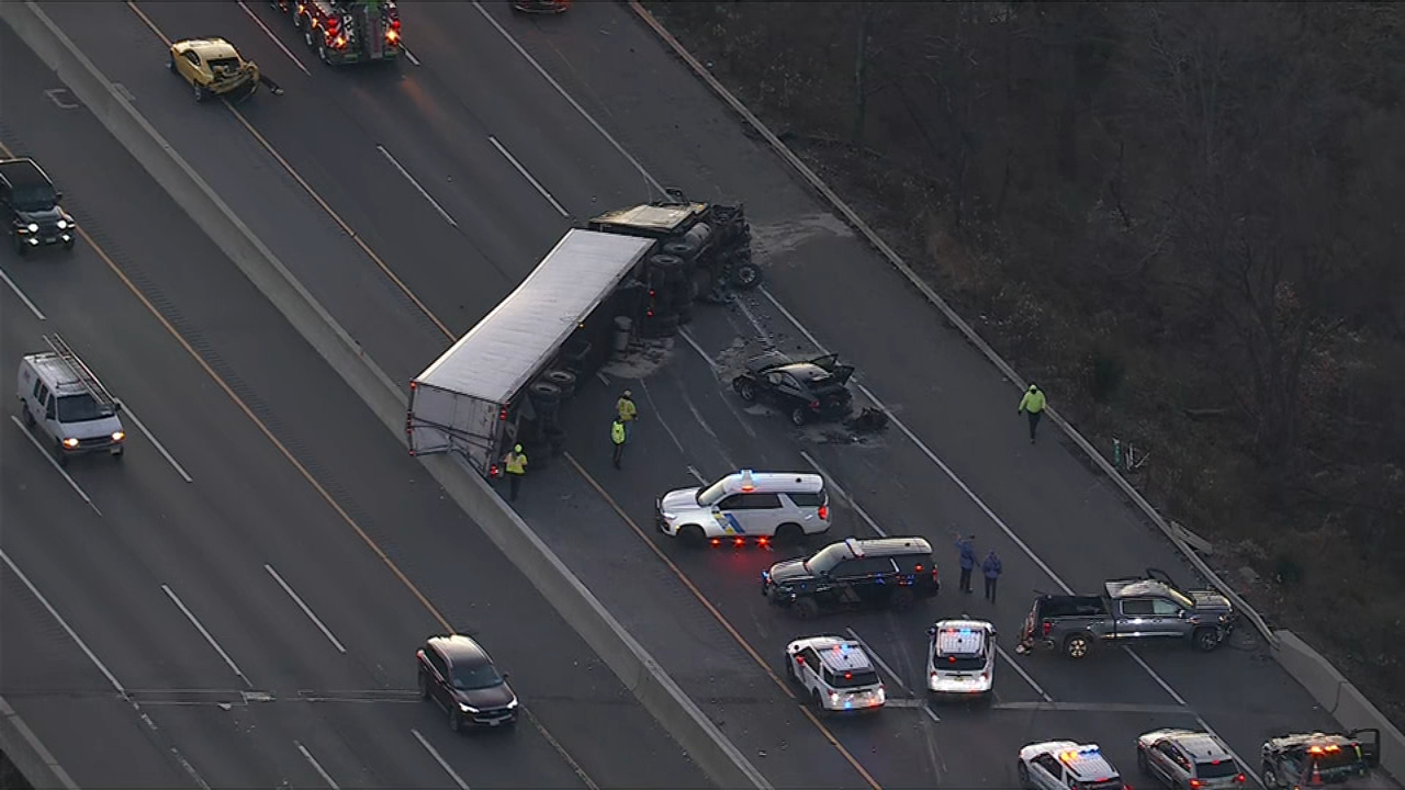 Crash ties up traffic on New Jersey Turnpike southbound in Mt. Laurel