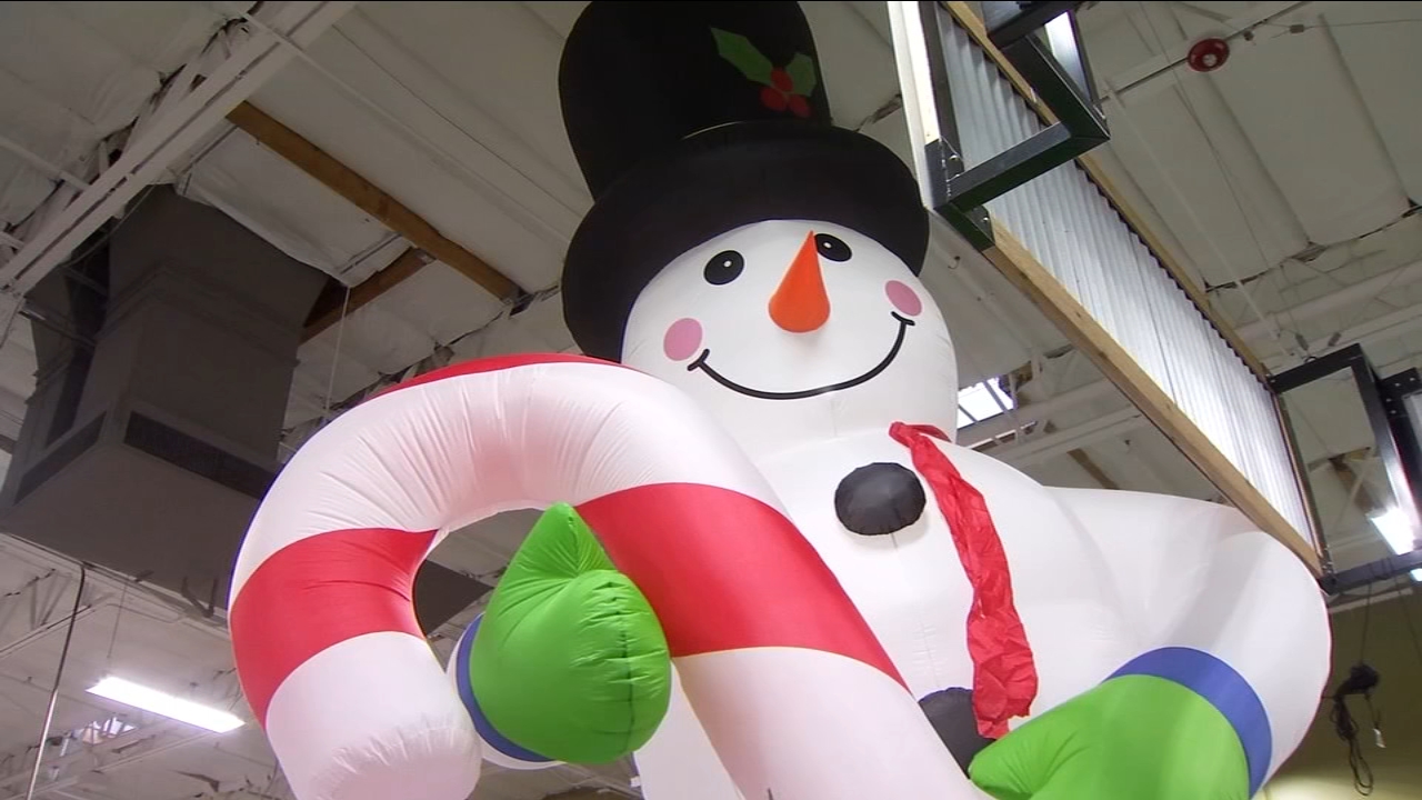 Watching Your Wallet: Ways to save on holiday decorations