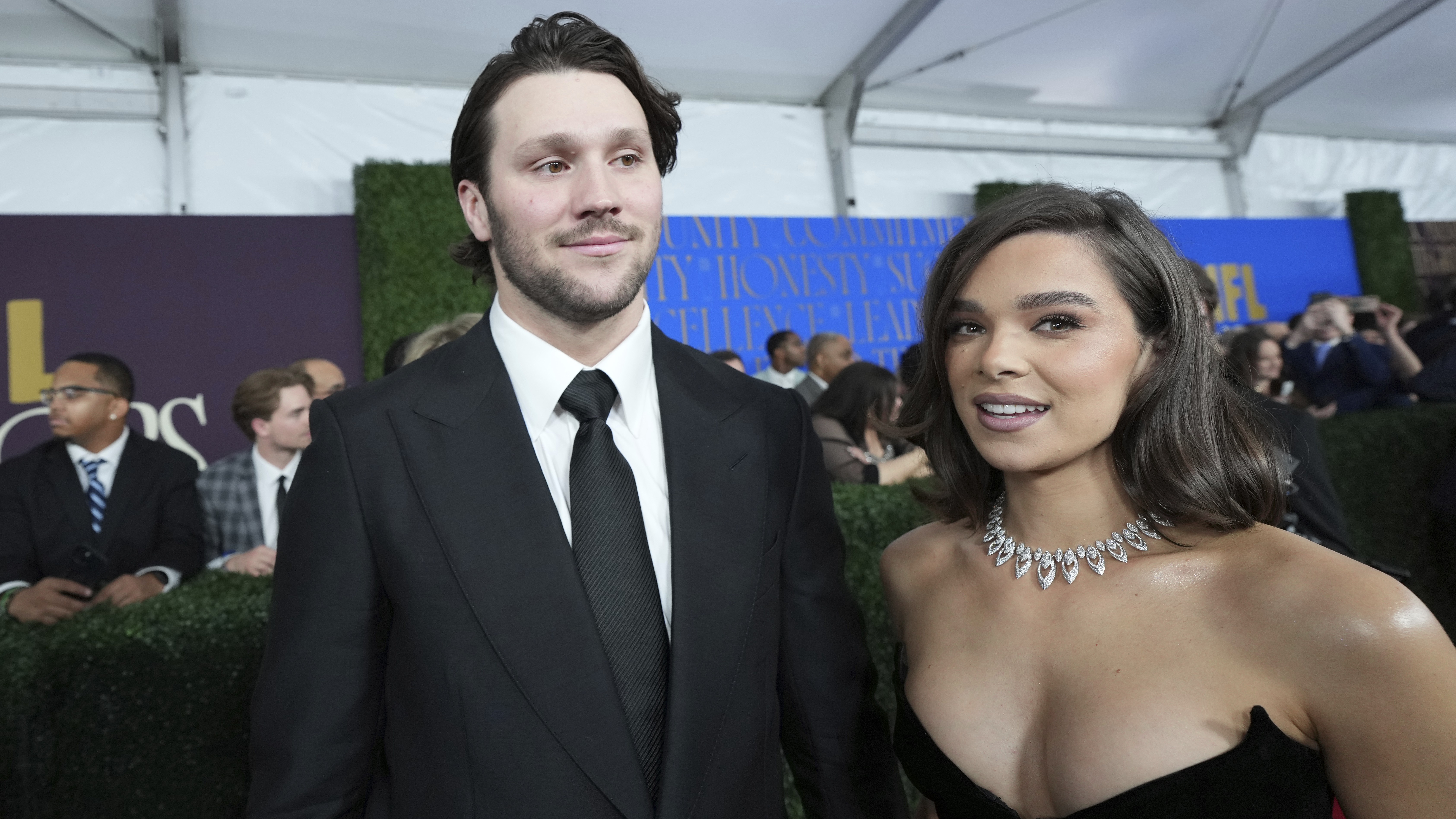 Hailee Steinfeld expecting 1st baby with husband Josh Allen