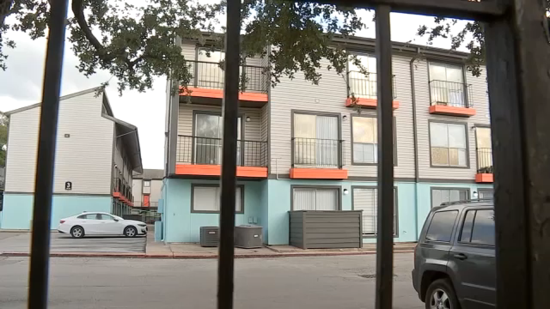 Woman fatally shot, security guard injured during altercation in Houston's south side: HPD