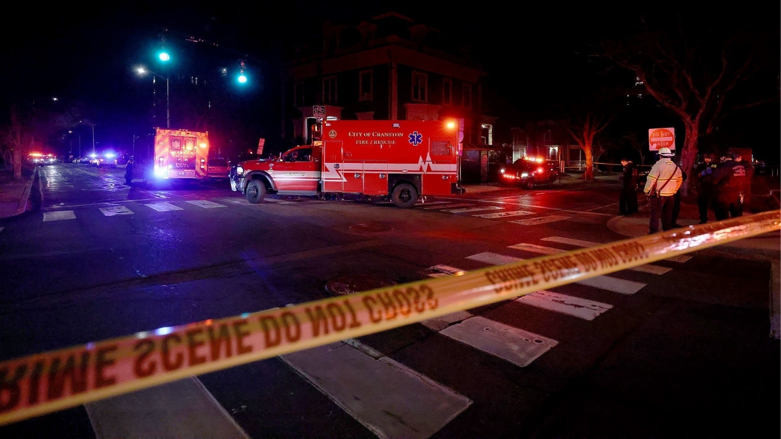 Brown active shooter today: 2 killed, 8 hurt in Brown University shooting in Providence, Rhode Island; manhunt underway Brown active shooter today: 2 killed, 8 hurt in Brown University shooting in Providence, Rhode Island; manhunt underway