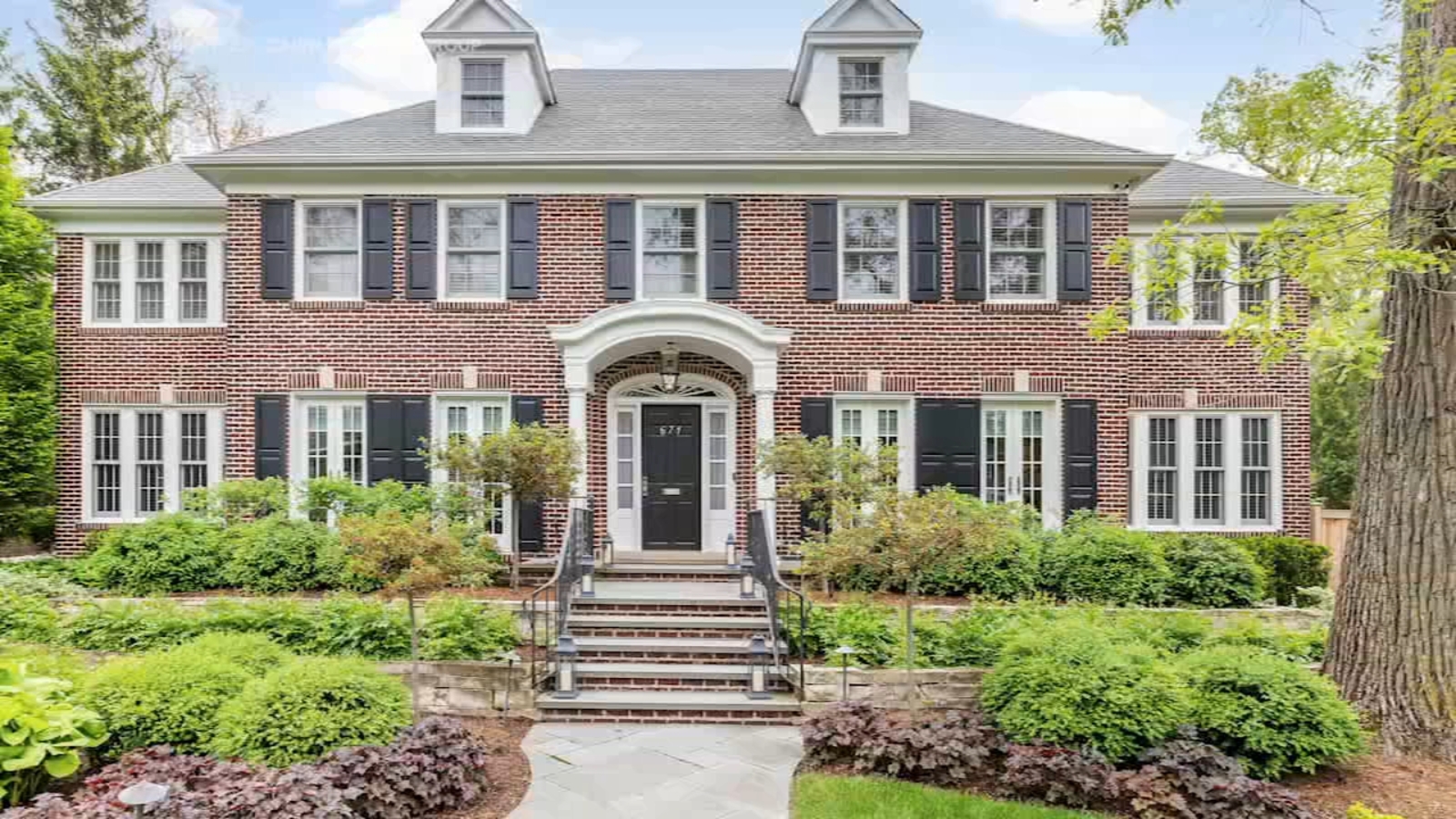 'Home Alone' house being restored to mirror Christmas movie in Winnetka, Illinois - ABC7 Chicago image