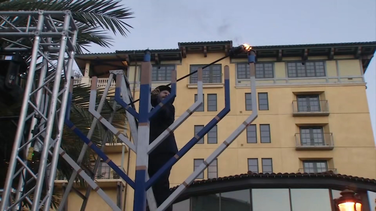 Bay Area Hanukkah celebrations begin as community mourns those lost in Australia shooting