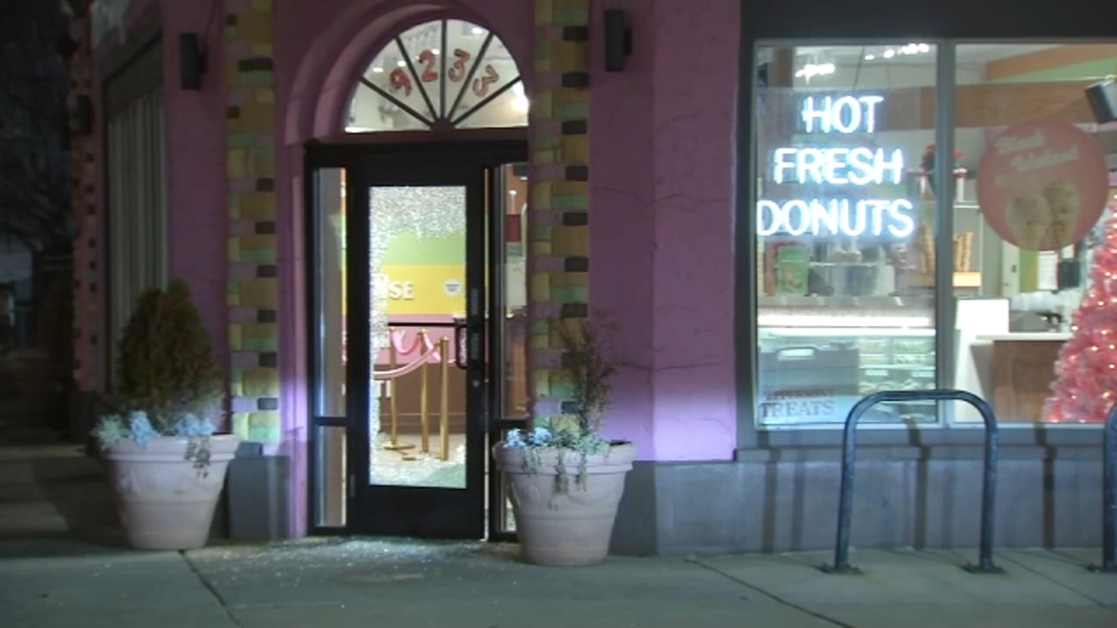 4 break into Original Rainbow Cone in Beverly, Chicago police say