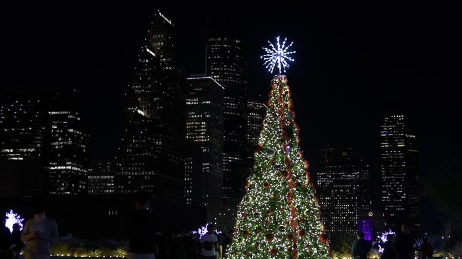 Rooftop Christmas experience shines in downtown Houston