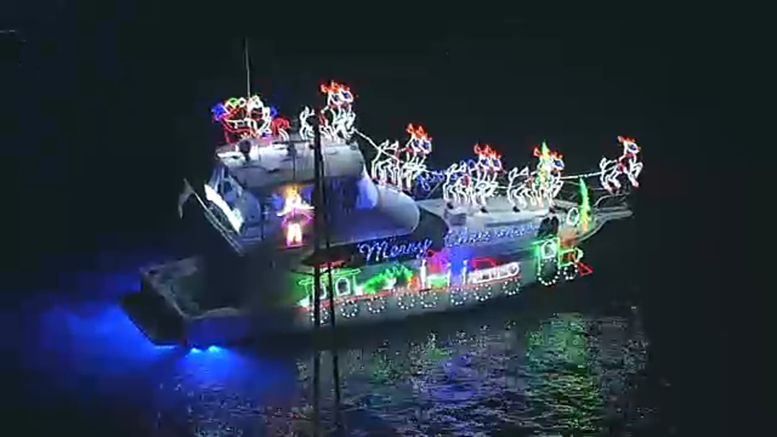 Newport Beach holds 117th annual Christmas Boat Parade Newport Beach holds 117th annual Christmas Boat Parade