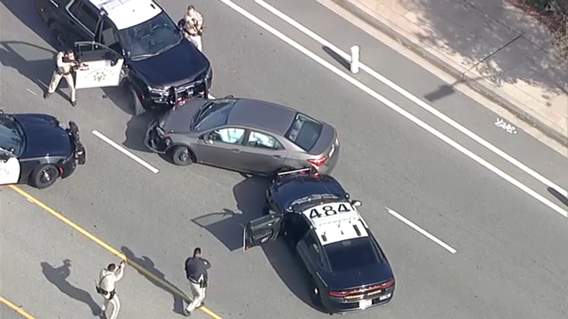 CHP chase ends in head-on crash in Burbank; suspect in custody after brief standoff