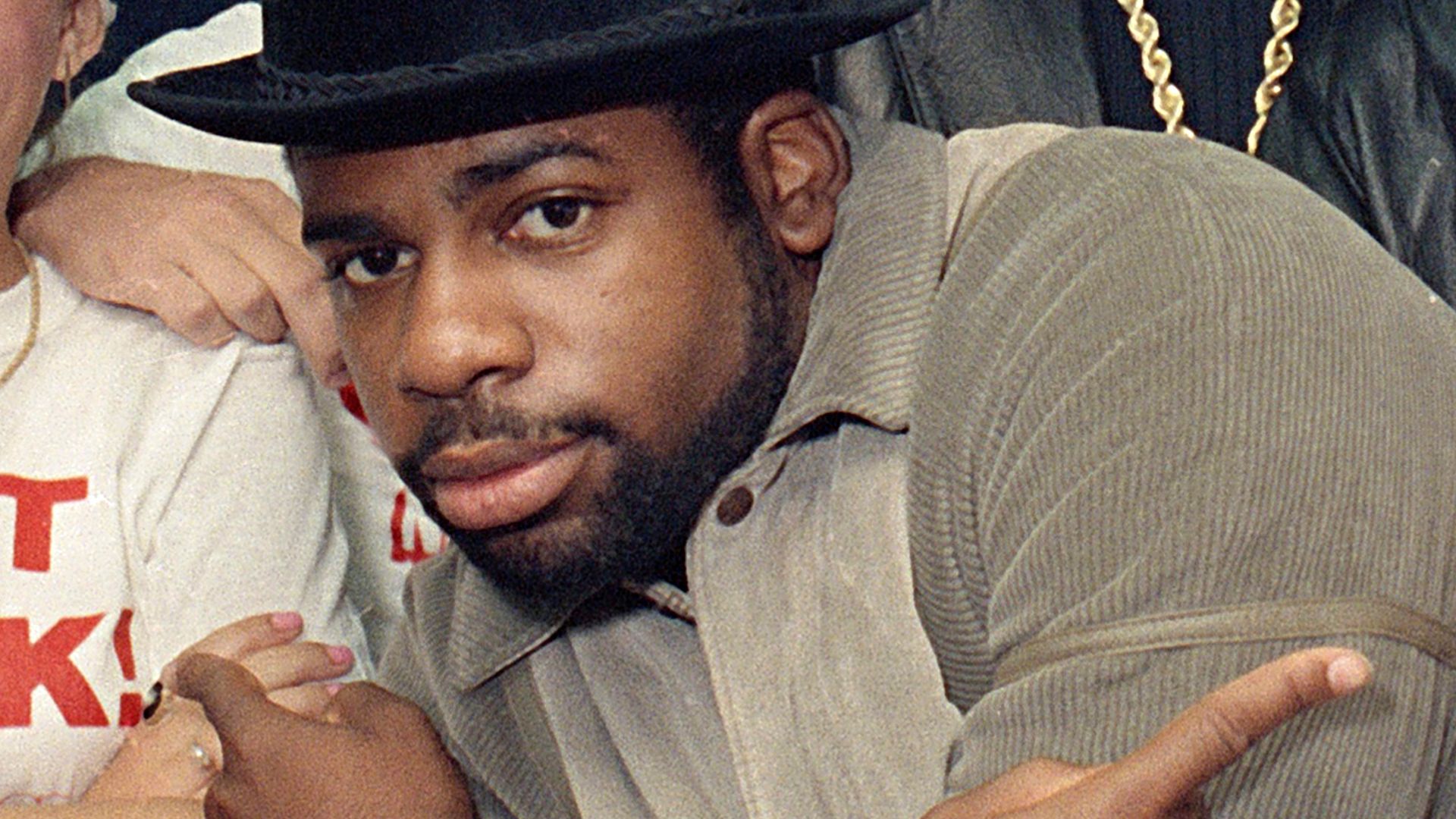 Judge voids conviction of 1 of 2 men found guilty in killing of Run-D.M.C.'s Jam Master Jay