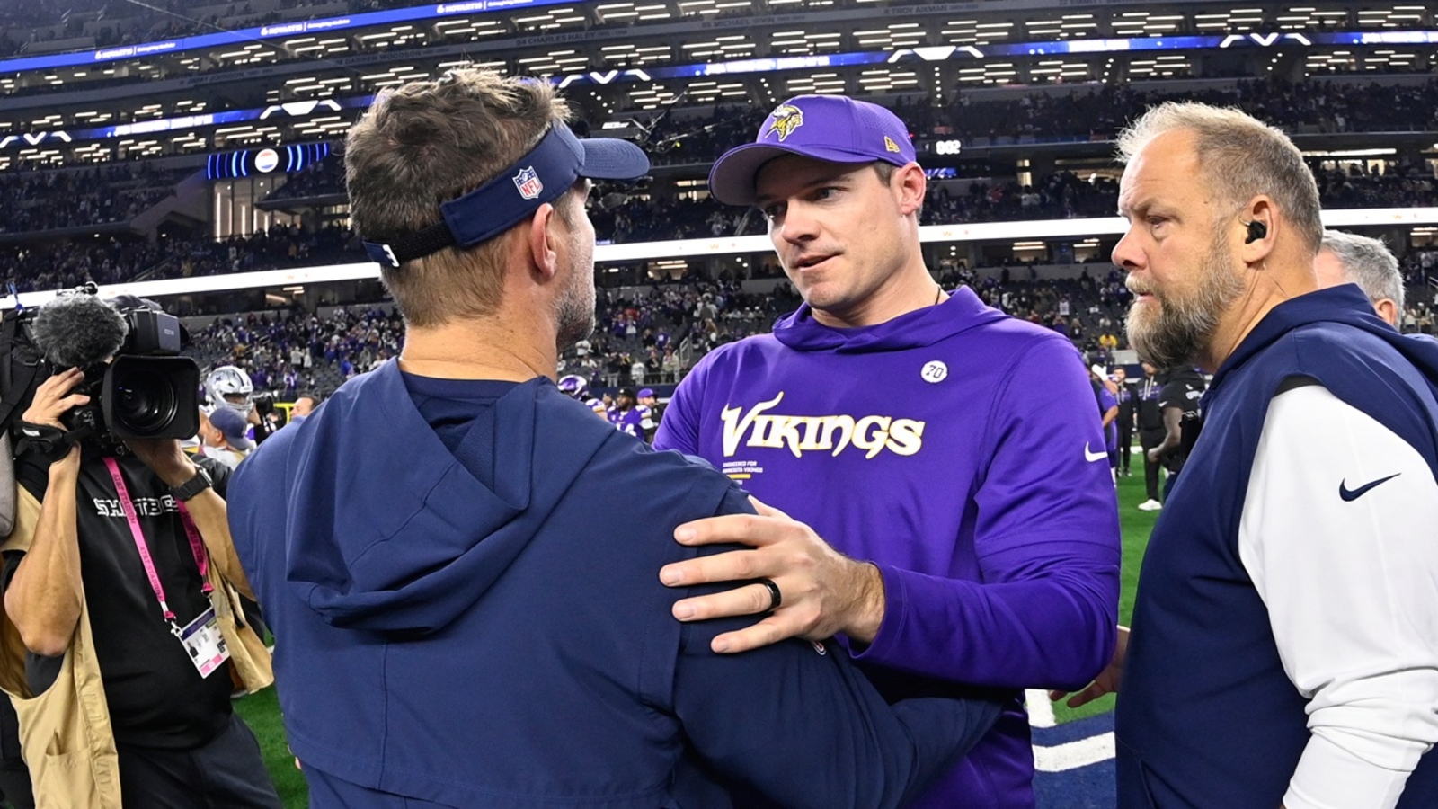 Minnesota Vikings' plane turns around after mechanical issues en route to game against Giants
