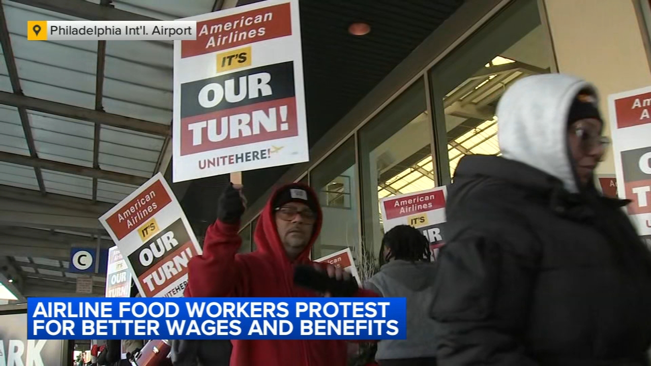 Airline food employees hit the picket line amid holiday travel rush