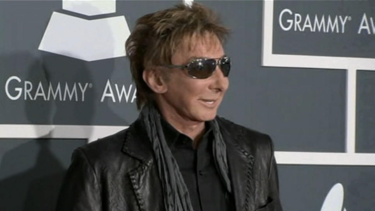 Barry Manilow to have surgery for early-stage lung cancer and postpones January concerts