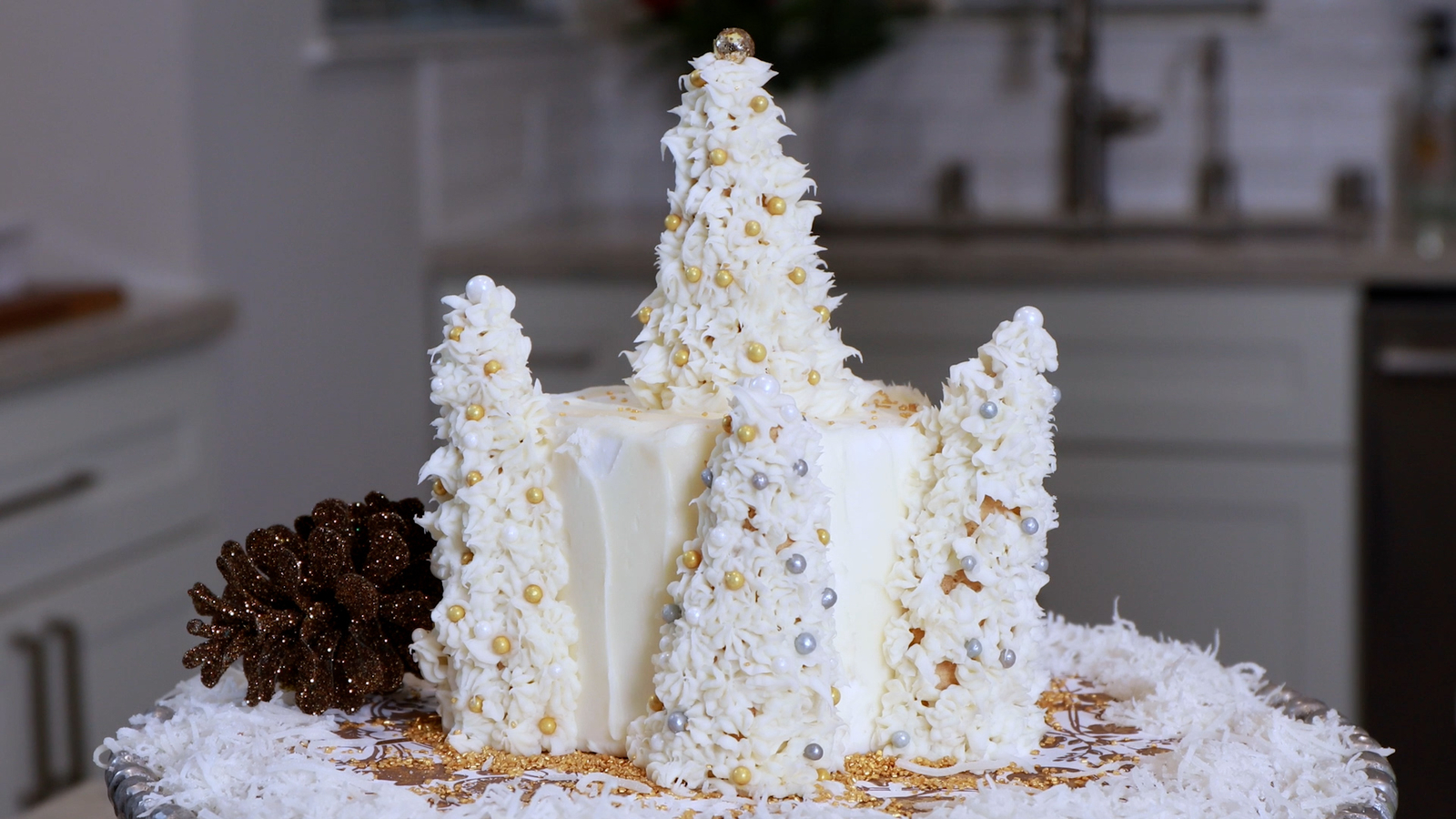 Owner of Heston Cakes shares creative holiday cake decorating ideas and tips for extra wow