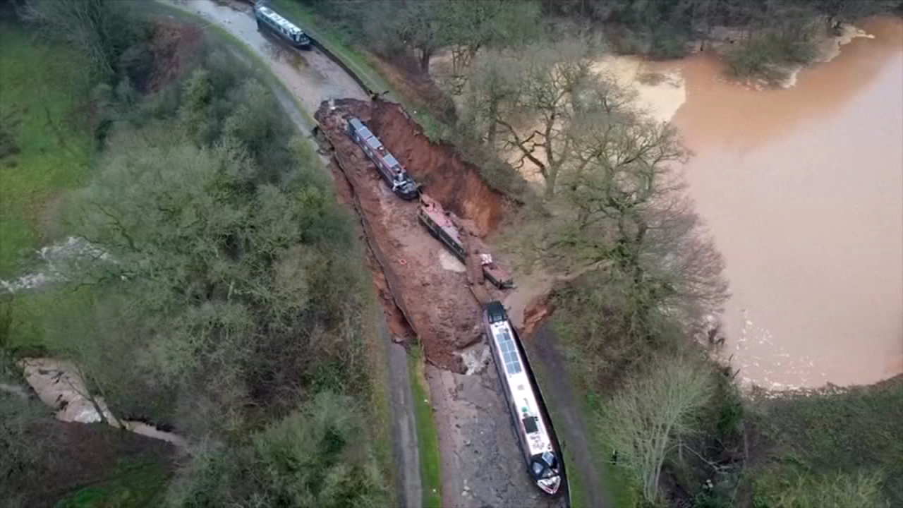 England sinkhole canal: Massive Shropshire sinkhole swallows canal