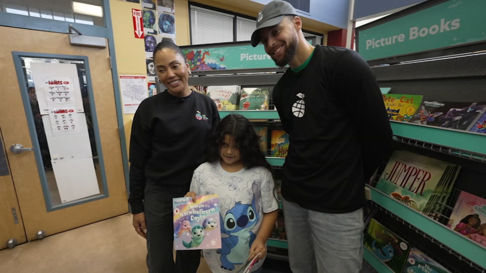 Warriors' Stephen Curry and Ayesha host holiday-themed book fairs for Oakland schools