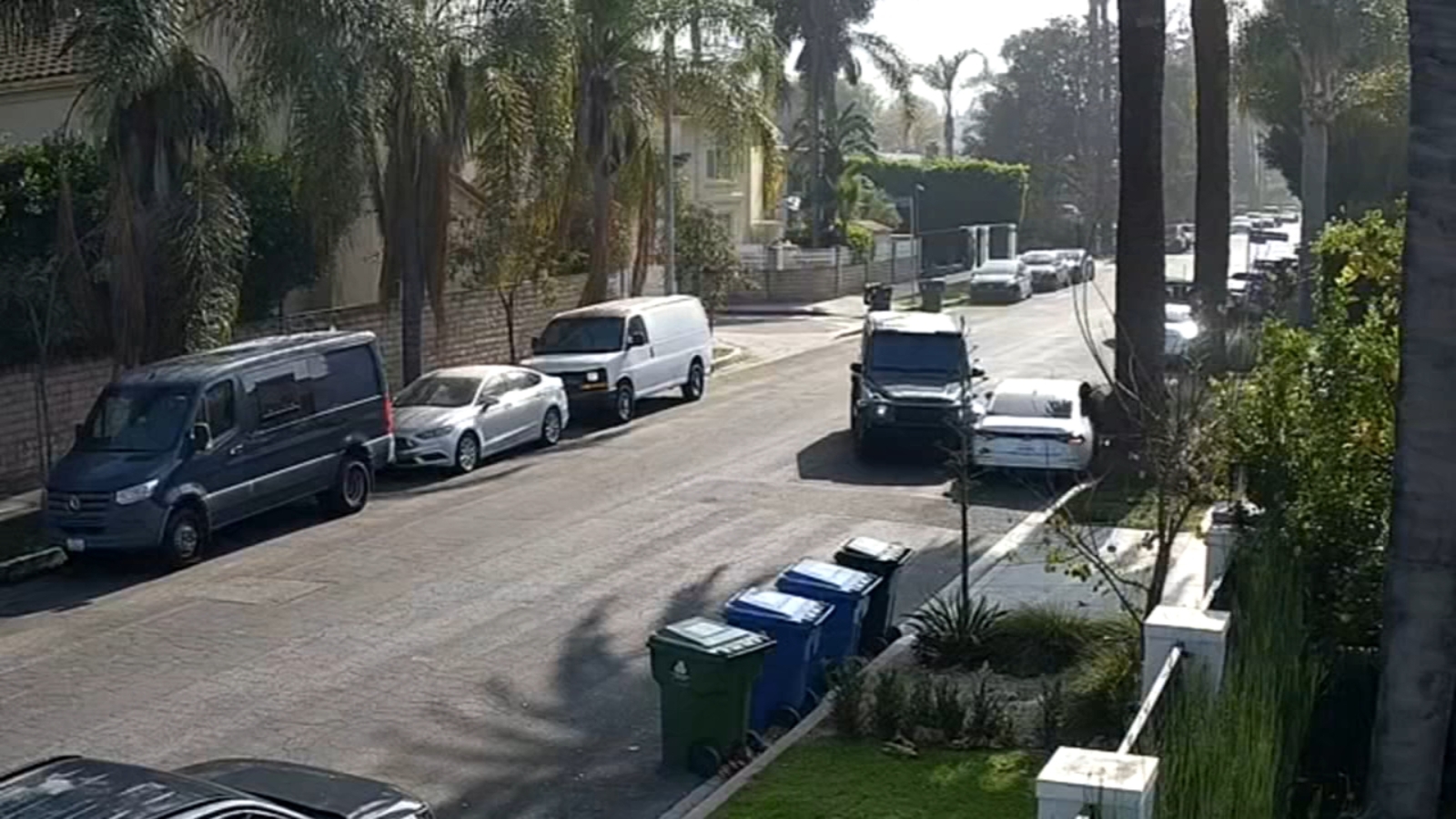 Los Angeles mother rams her Mercedes-Benz into would-be burglars' getaway car | Video