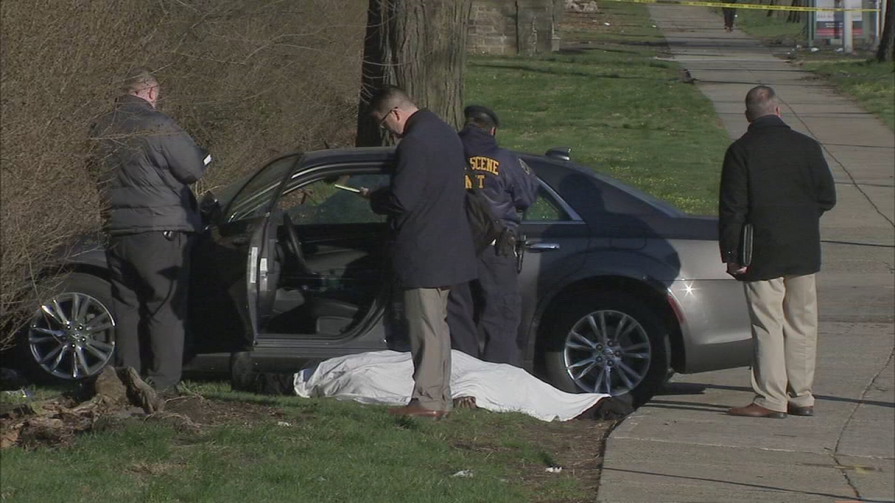 Man shot dead in car, crashes on Roosevelt Boulevard