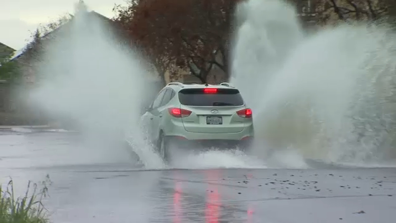 Heavy rain floods Clovis streets as crews respond to service calls