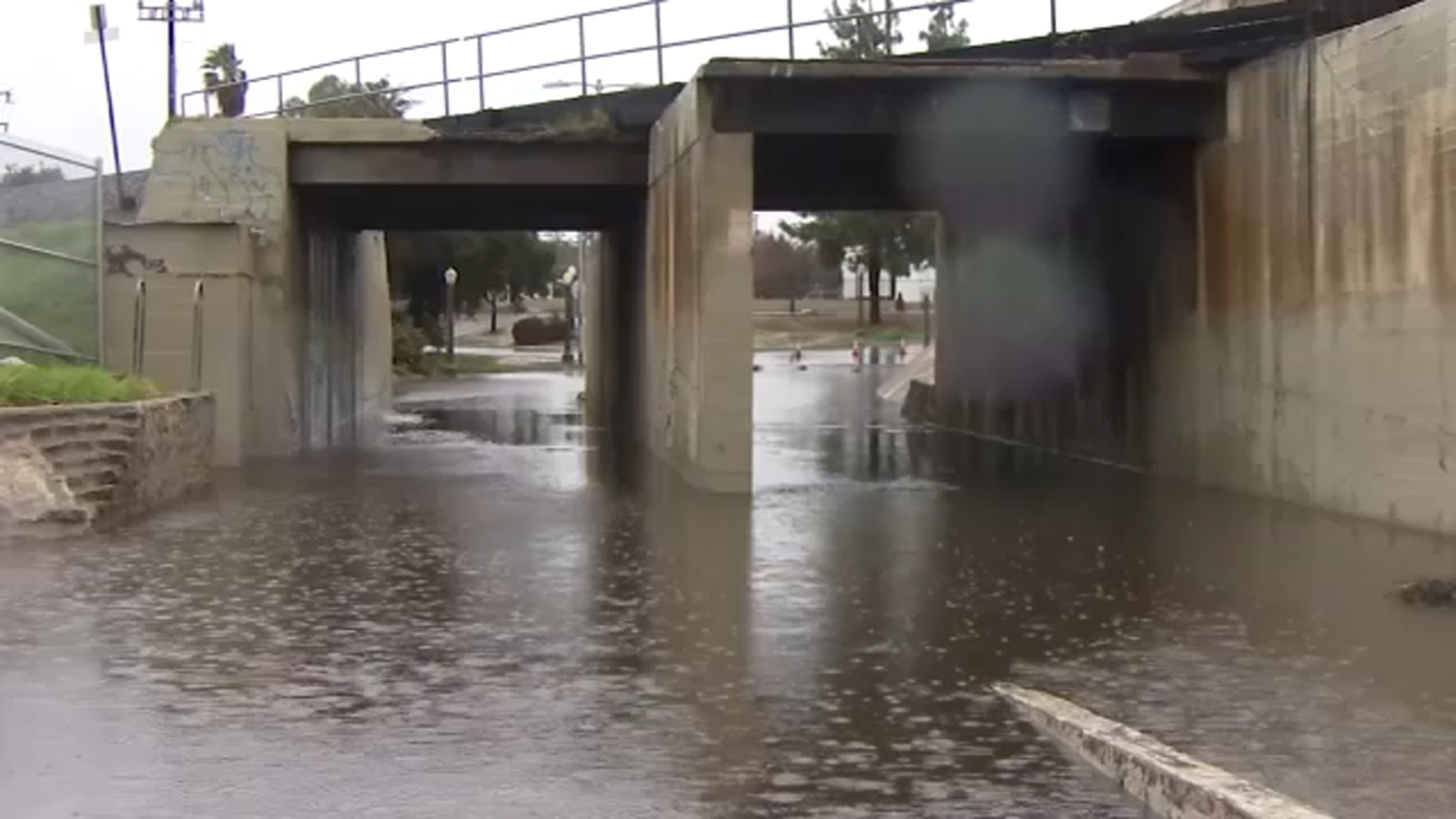 Flooding closes Fresno underpass after heavy holiday rain