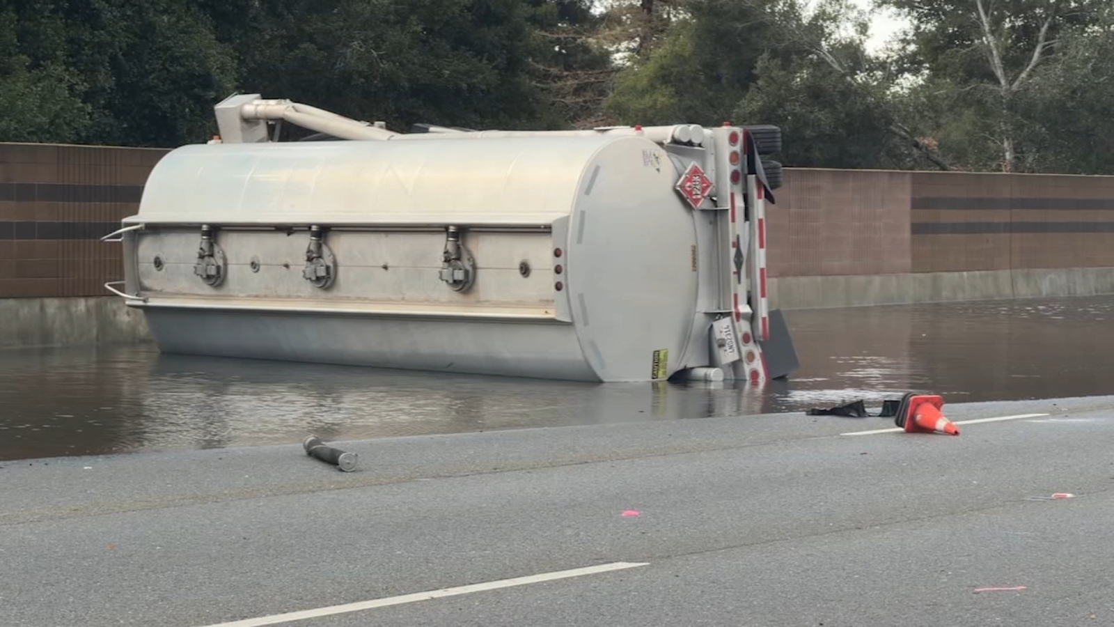 Overturned gasoline tanker shuts down southbound 101 in San Jose - ABC7 ...