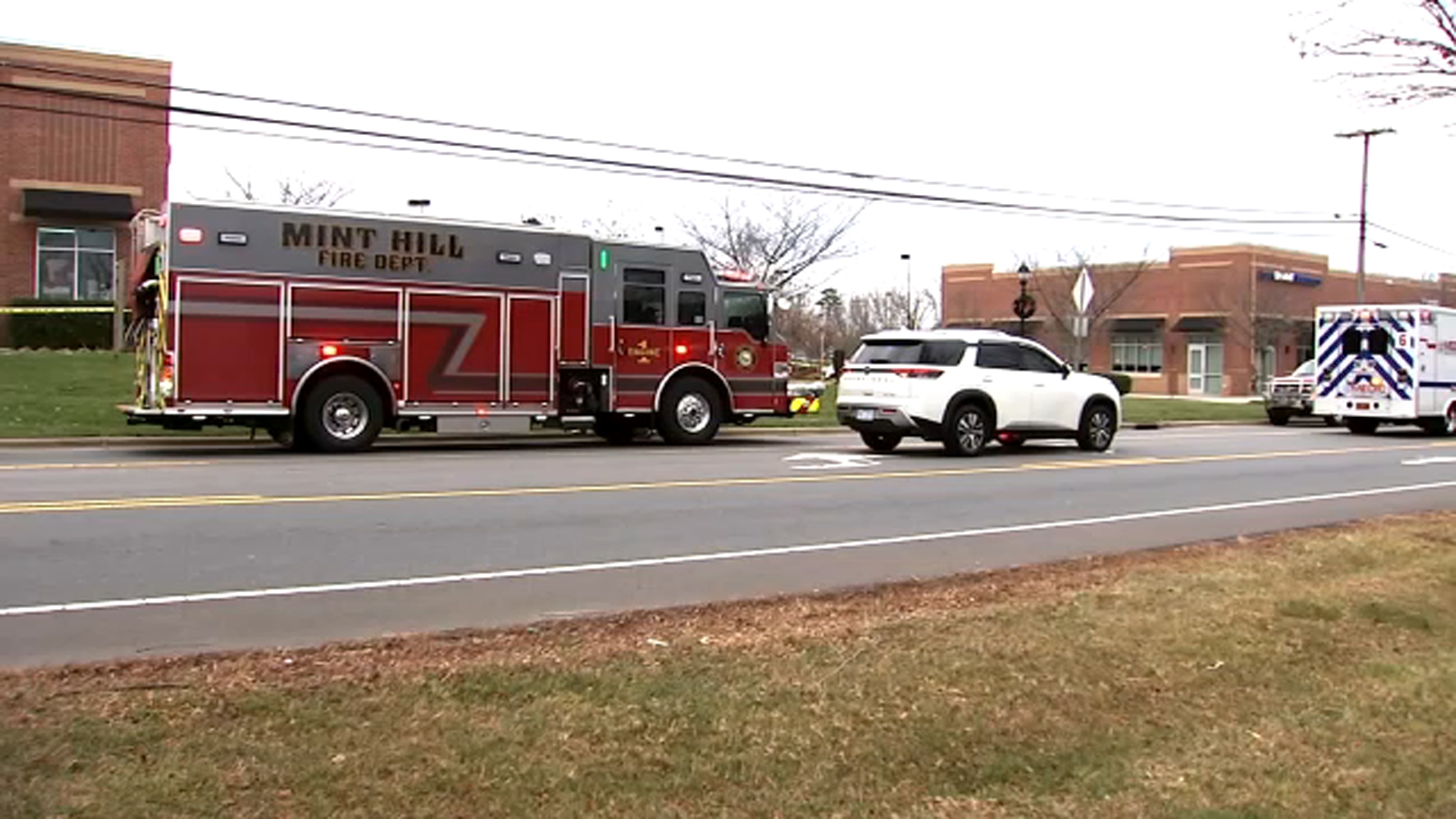 Man dead, 2 police officers hurt in exchange of gunfire near Charlotte