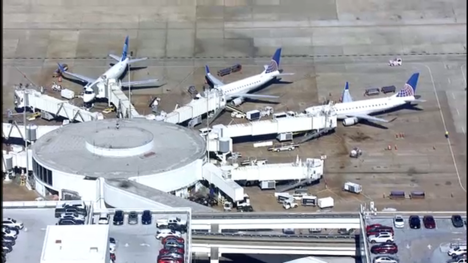 2 jets narrowly avoid collision during takeoff at Houston airport, ATC recordings show