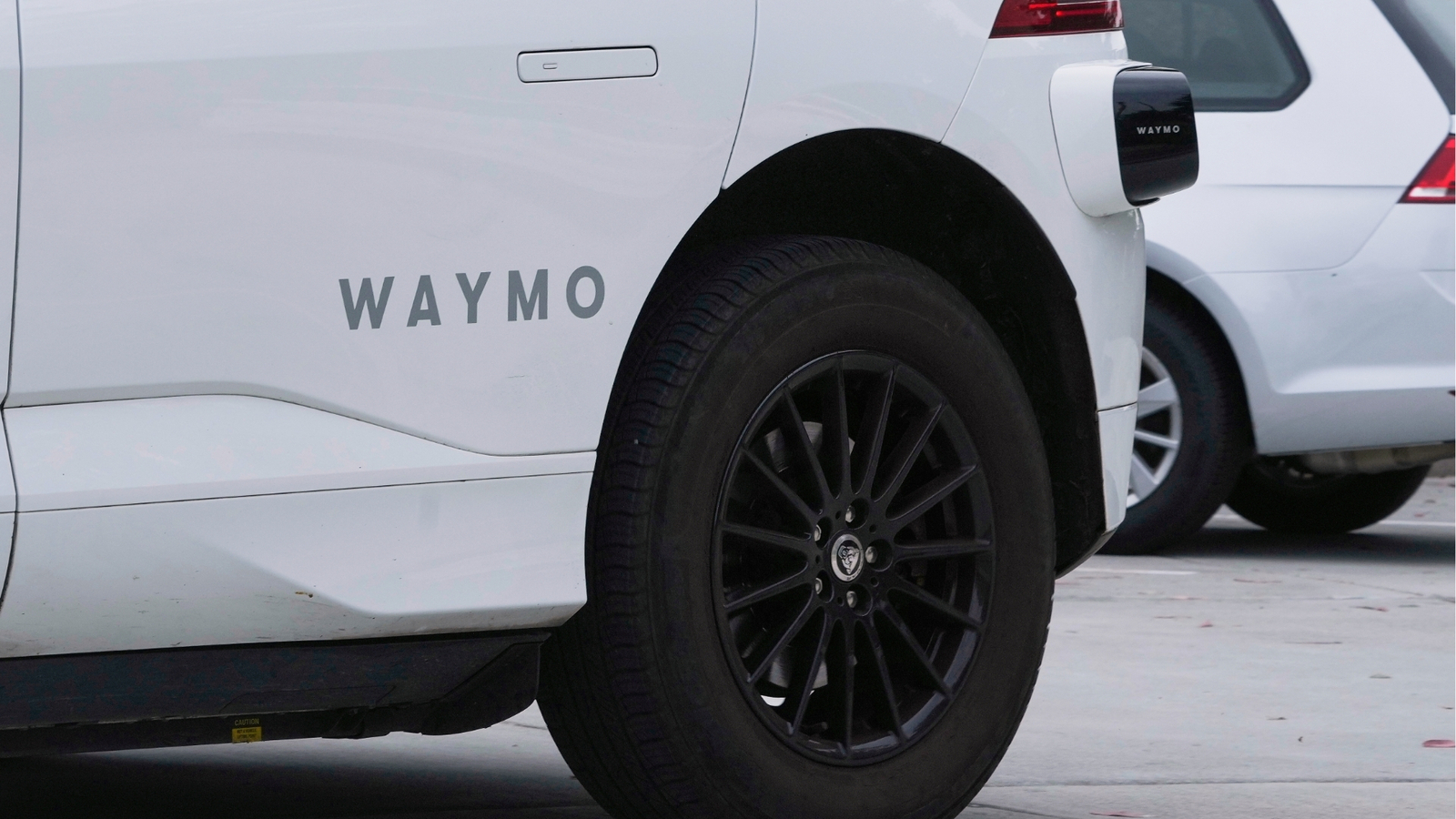 Child struck by Waymo near elementary school near Los Angeles