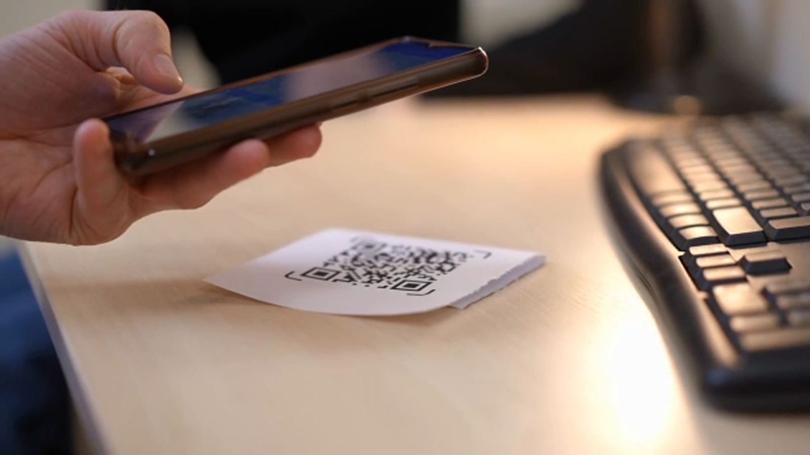 Tips to avoid being scammed by QR codes