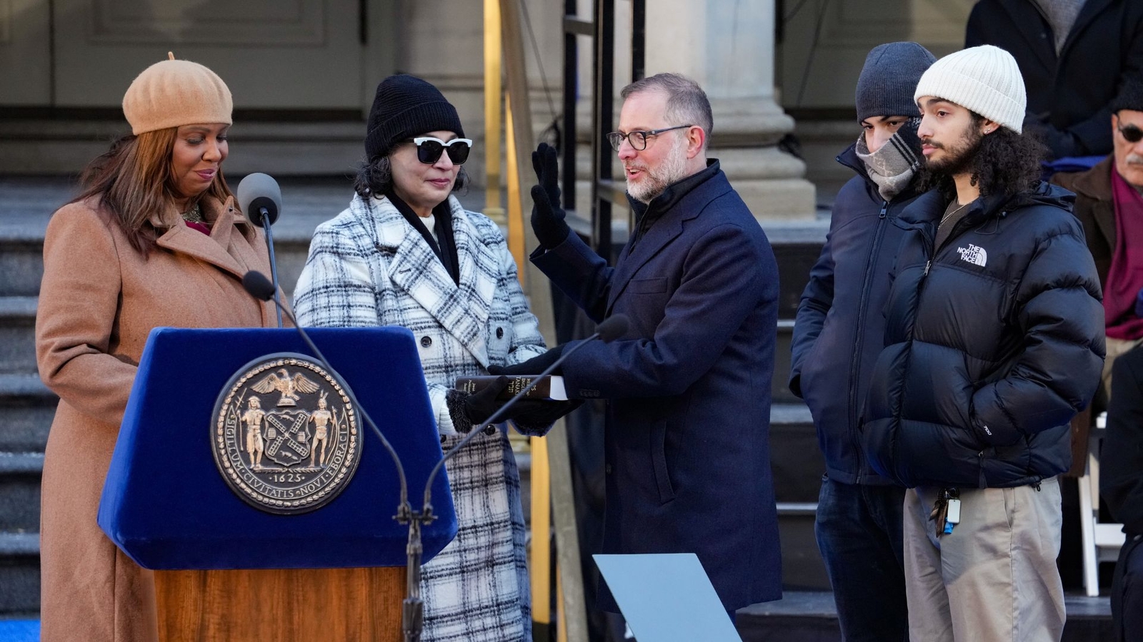 Mark Levine sworn in as comptroller - ABC7 New York