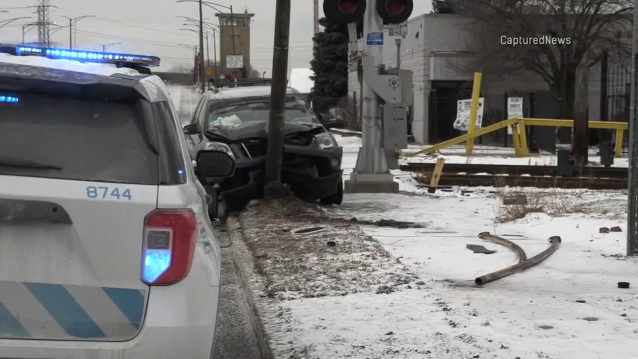 Woman dies after East Side crash, driver left scene: CPD